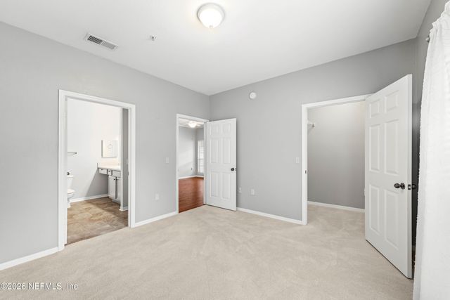 7800 POINT MEADOWS Drive 212, Jacksonville, FL 32256