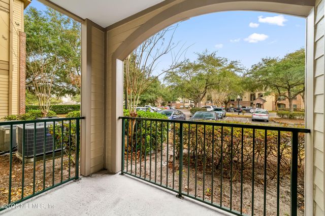 7800 POINT MEADOWS Drive 212, Jacksonville, FL 32256