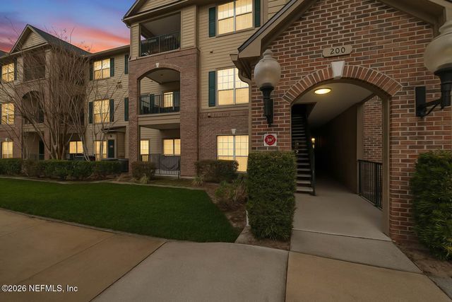 7800 POINT MEADOWS Drive 212, Jacksonville, FL 32256