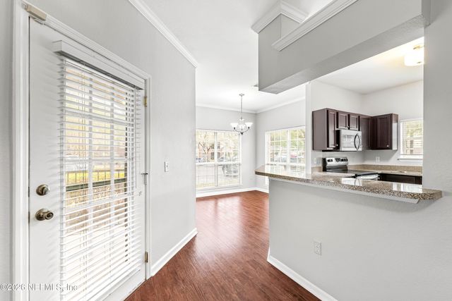 7800 POINT MEADOWS Drive 212, Jacksonville, FL 32256