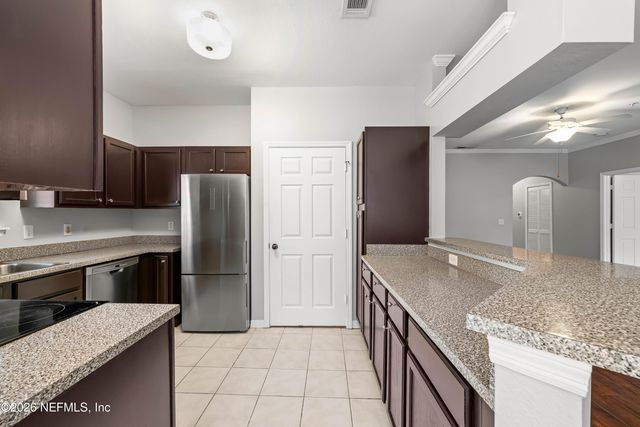 7800 POINT MEADOWS Drive 212, Jacksonville, FL 32256