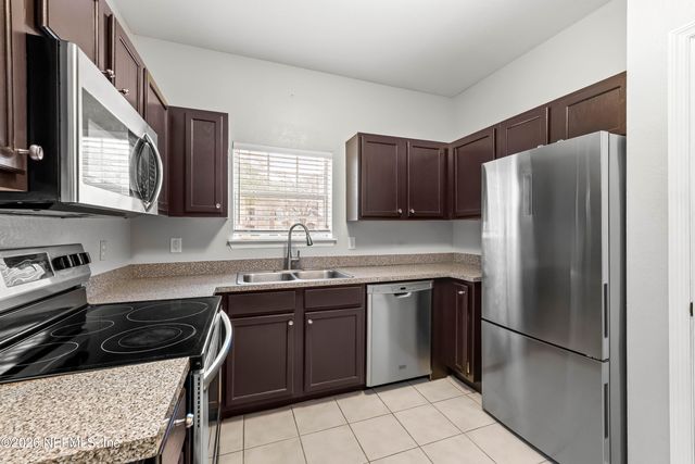 7800 POINT MEADOWS Drive 212, Jacksonville, FL 32256