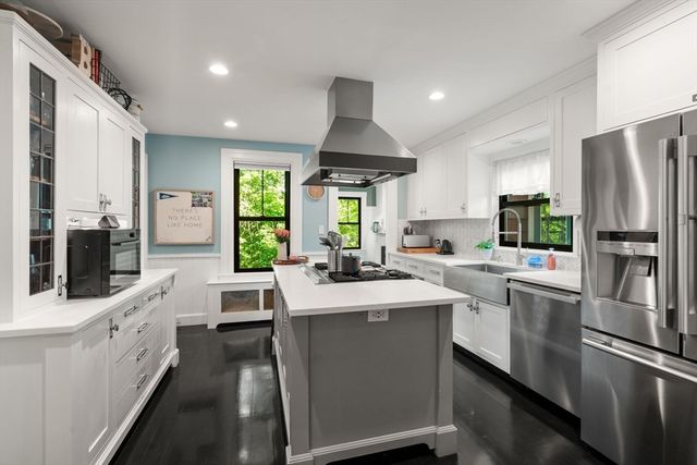 40 Kimlo Rd, Wellesley, MA 02481