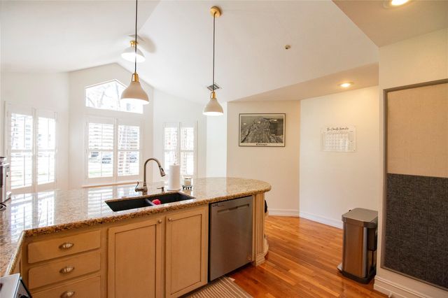 26 Shallow Pond Place, The Woodlands, TX 77381