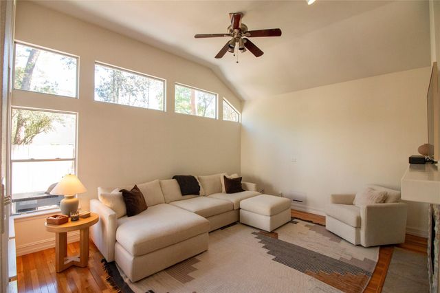 26 Shallow Pond Place, The Woodlands, TX 77381