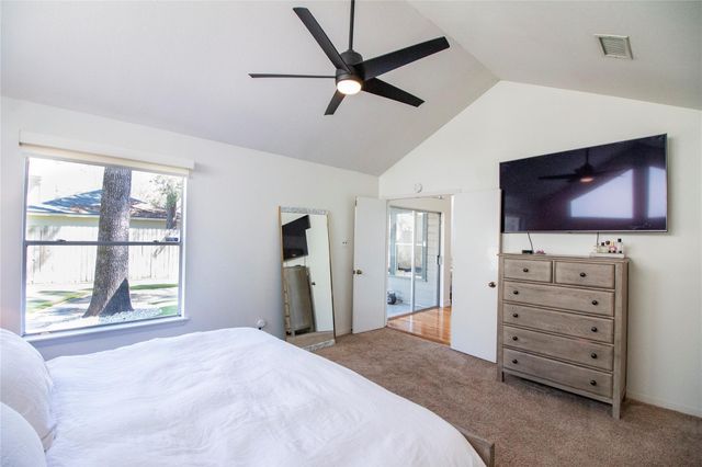 26 Shallow Pond Place, The Woodlands, TX 77381