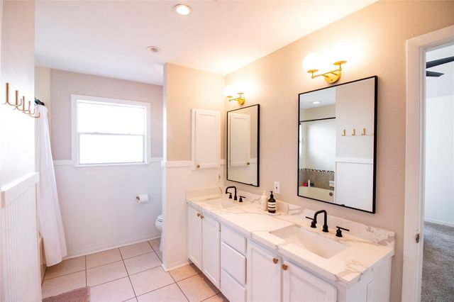 26 Shallow Pond Place, The Woodlands, TX 77381