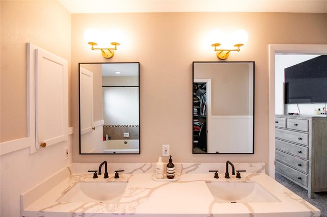 26 Shallow Pond Place, The Woodlands, TX 77381