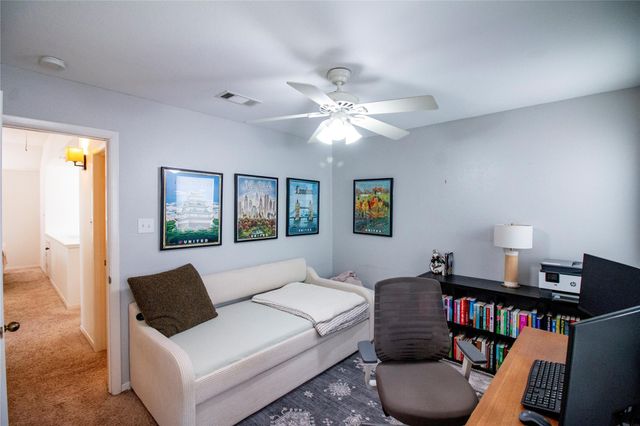 26 Shallow Pond Place, The Woodlands, TX 77381