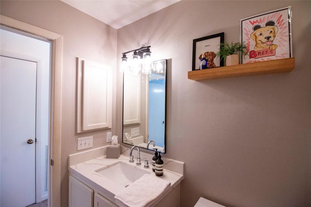 26 Shallow Pond Place, The Woodlands, TX 77381