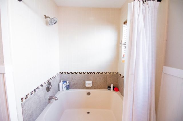 26 Shallow Pond Place, The Woodlands, TX 77381