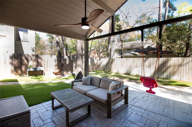 26 Shallow Pond Place, The Woodlands, TX 77381