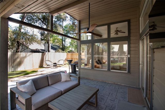 26 Shallow Pond Place, The Woodlands, TX 77381