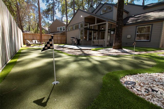 26 Shallow Pond Place, The Woodlands, TX 77381