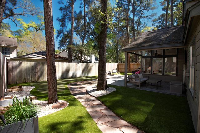 26 Shallow Pond Place, The Woodlands, TX 77381