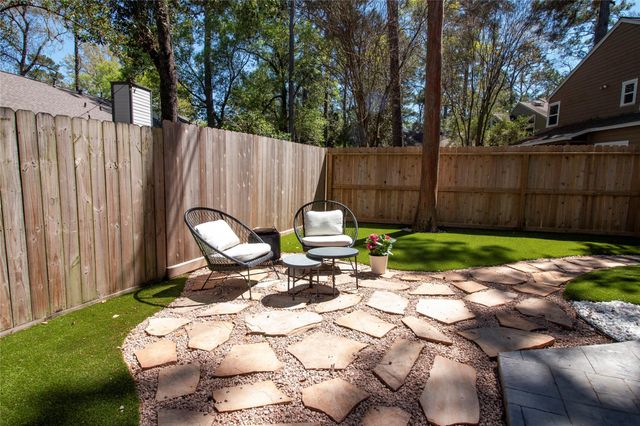 26 Shallow Pond Place, The Woodlands, TX 77381