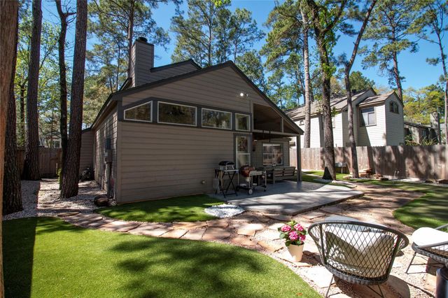 26 Shallow Pond Place, The Woodlands, TX 77381