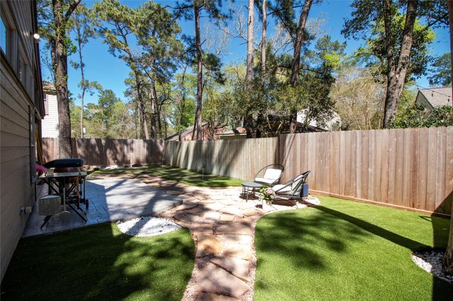 26 Shallow Pond Place, The Woodlands, TX 77381