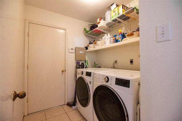 26 Shallow Pond Place, The Woodlands, TX 77381