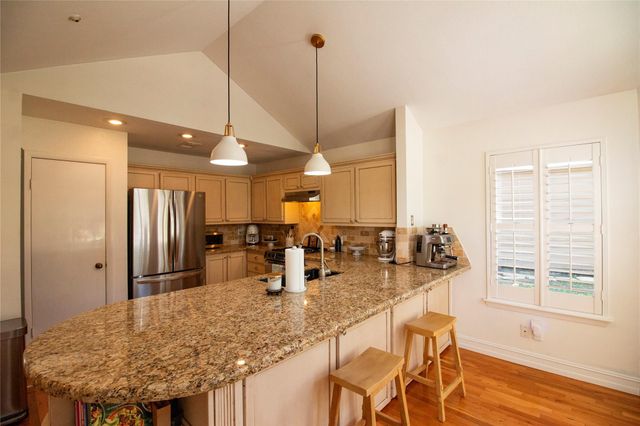 26 Shallow Pond Place, The Woodlands, TX 77381