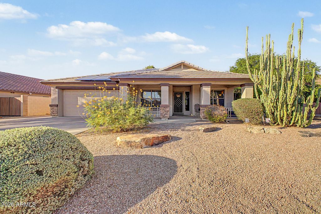 2070 E FAIRVIEW Street, Chandler, AZ 85225 — exterior
