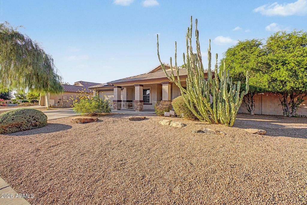 2070 E FAIRVIEW Street, Chandler, AZ 85225 — photo 3