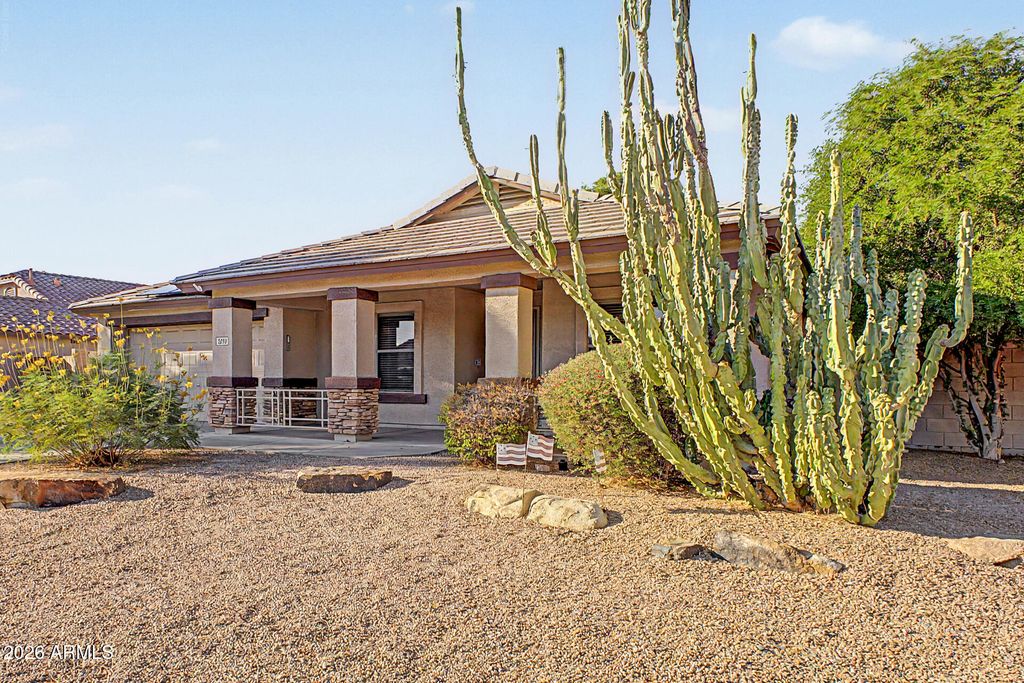 2070 E FAIRVIEW Street, Chandler, AZ 85225 — photo 4
