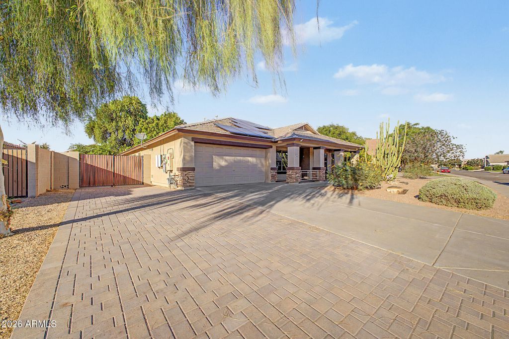 2070 E FAIRVIEW Street, Chandler, AZ 85225 — photo 5
