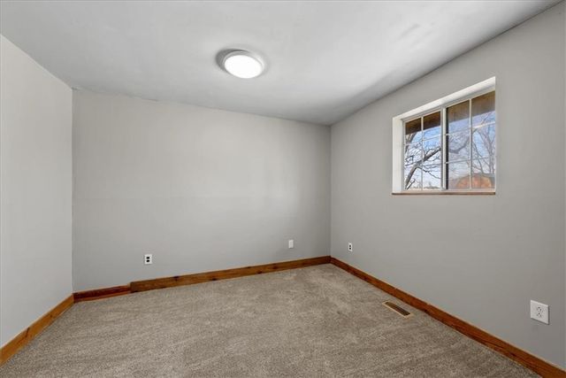 18200 SE 14th Road, Dearborn, MO 64439