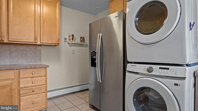 14 HIGH RD, Levittown, PA 19056