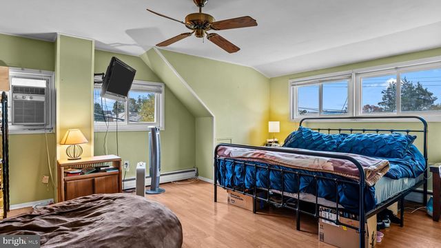 14 HIGH RD, Levittown, PA 19056