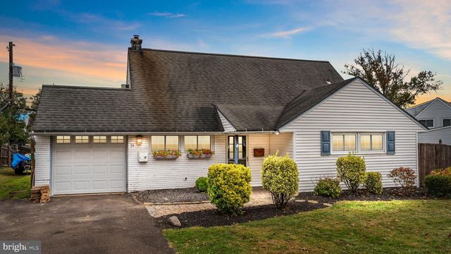 14 HIGH RD, Levittown, PA 19056