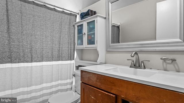 14 HIGH RD, Levittown, PA 19056