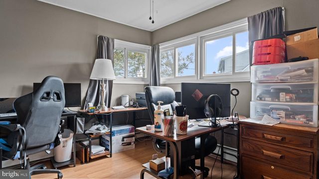 14 HIGH RD, Levittown, PA 19056