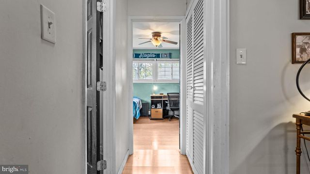 14 HIGH RD, Levittown, PA 19056