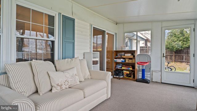 14 HIGH RD, Levittown, PA 19056