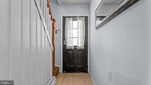 14 HIGH RD, Levittown, PA 19056