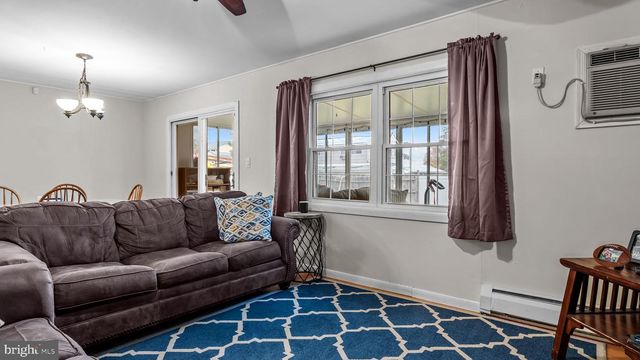 14 HIGH RD, Levittown, PA 19056