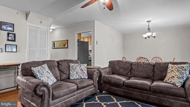 14 HIGH RD, Levittown, PA 19056