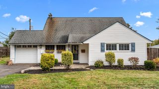 14 HIGH RD, Levittown, PA 19056
