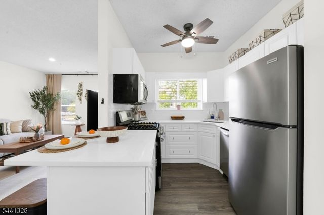 409 Brittany Dr 409, Wayne Twp., NJ 07470