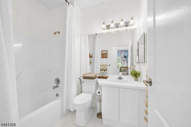 409 Brittany Dr 409, Wayne Twp., NJ 07470