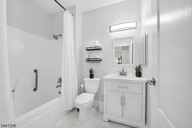 409 Brittany Dr 409, Wayne Twp., NJ 07470