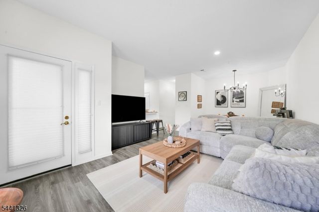 409 Brittany Dr 409, Wayne Twp., NJ 07470