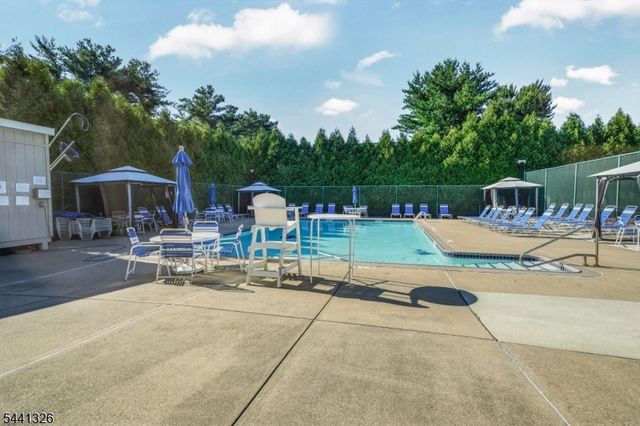409 Brittany Dr 409, Wayne Twp., NJ 07470