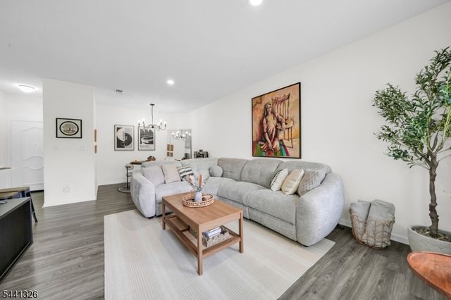 409 Brittany Dr 409, Wayne Twp., NJ 07470