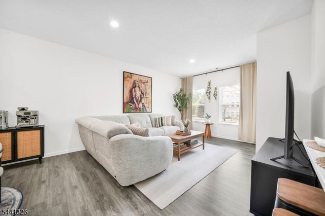 409 Brittany Dr 409, Wayne Twp., NJ 07470