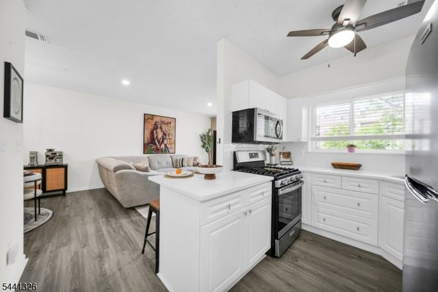 409 Brittany Dr 409, Wayne Twp., NJ 07470