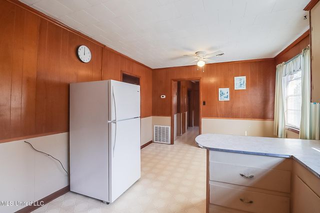417 Saint John Street, Bay Saint Louis, MS 39520