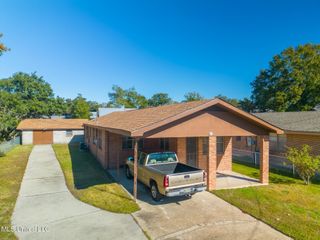 417 Saint John Street, Bay Saint Louis, MS 39520
